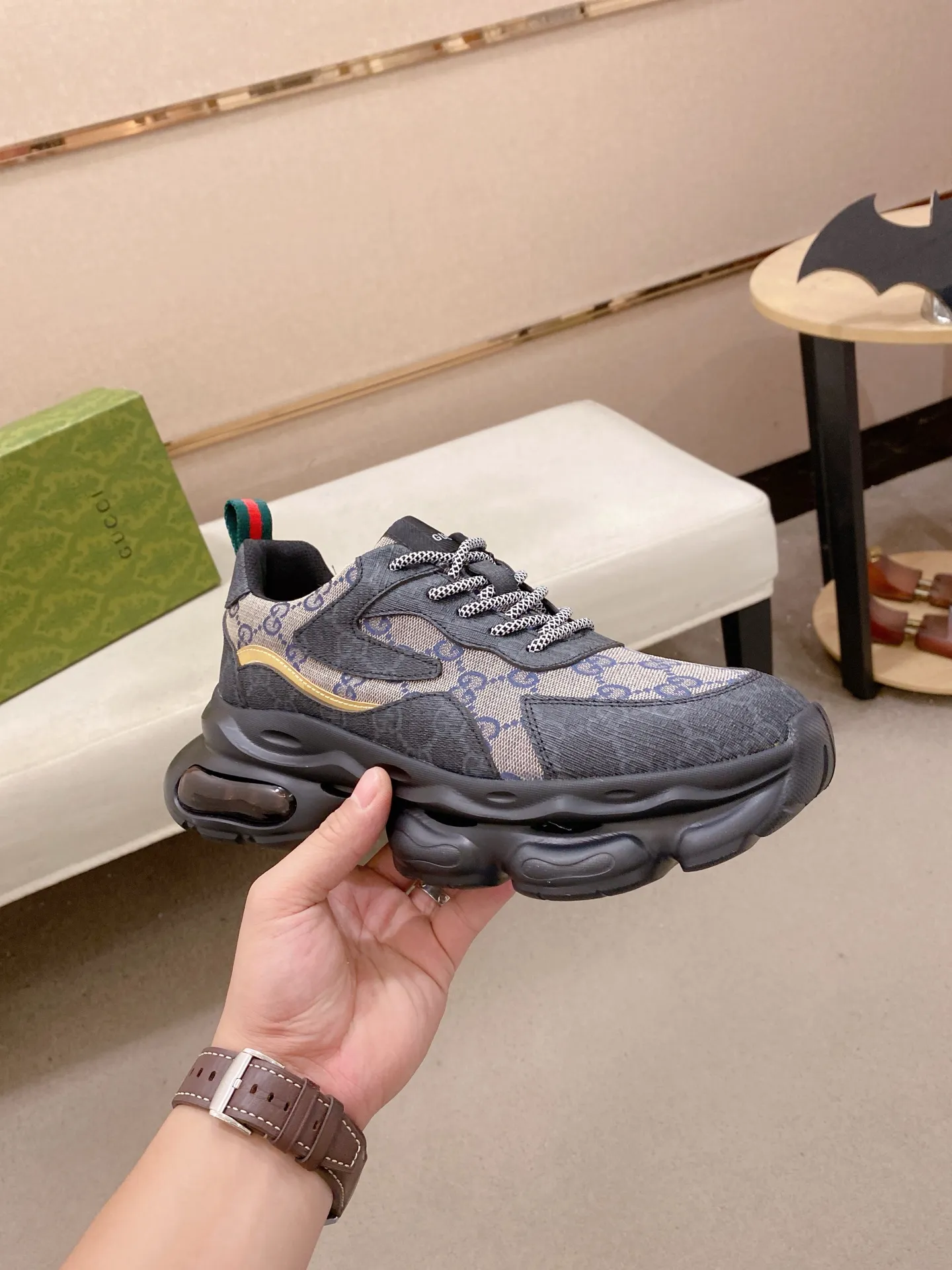 Men's clothing and shoes💰:462💰 (GUCCI) The latest model from the official website🎁🎁Casual and fashionable men's shoes👟, hot style💥The style is simple and elegant, exclusive for trendy men. Unique official website's latest brand elements👑original Gucci decoration, fashionable and generous, the fabric is original cowhide ✅sheepskin lining, the official website specifies wear-resistant casual outsole, the classic model is taken in kind at the counter🎬38-44 (can be customized for 45 non-refundable)